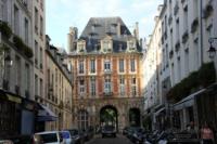 Parigi, ingresso alla Place des Vosges