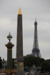 Parigi, Place de la Concorde, vista dell'obelismo e lontano la Tour Eiffel